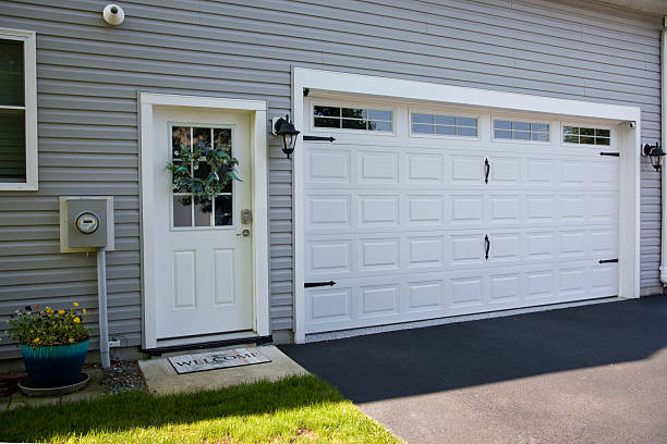 24/7 Emergency Garage Door Panel Replacement experts in West Ishpeming, MI